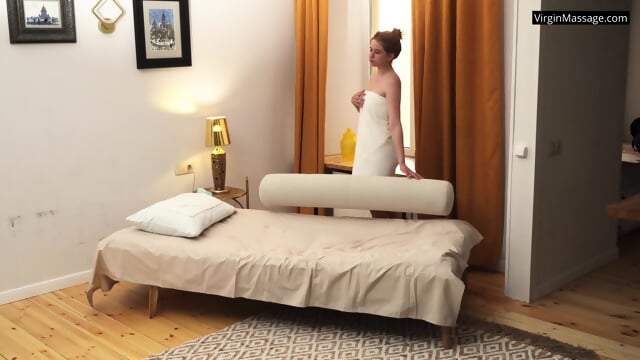 Frosya Baklanova surrendered to warm hands in oil