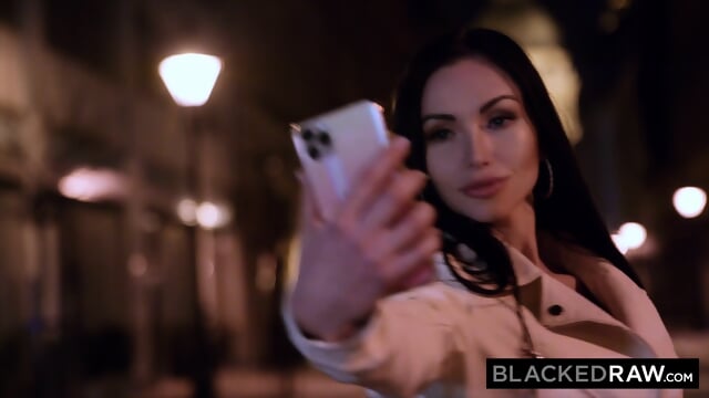 BLACKEDRAW BBC-thirsty Hottie Hooks Up With Stranger