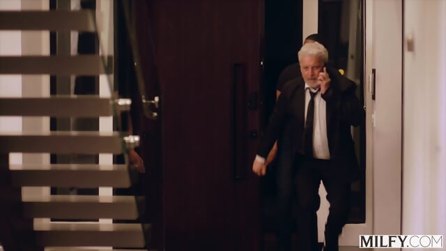 MILFY Anal-obsessed Housewife Lauren Has A Taste For BBC