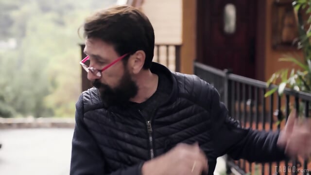 Athena Faris Tourist Gets Fucked In Europe