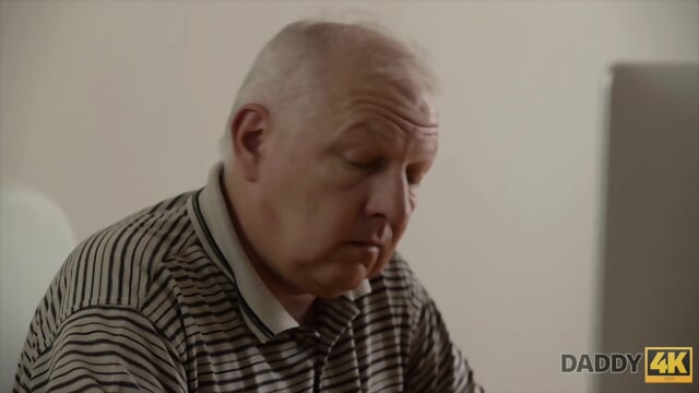 Smart Dad Finds Pretext To Be Left Alone With Son\'s Hot GF