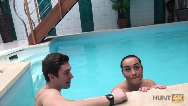 Hunter Picked Up Slut Anna Rose For Nice Sex In Private Pool