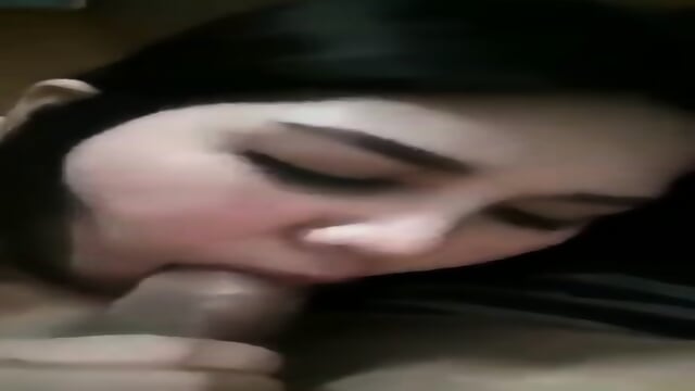 Cewek cakep disuruh sepong BJ