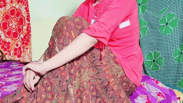 Desi gawar ladaki ko kuch pata nahi rahata hai tabhi us