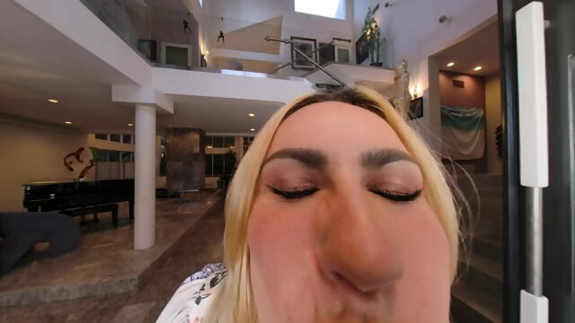 Rubia Madura Tatuada VR