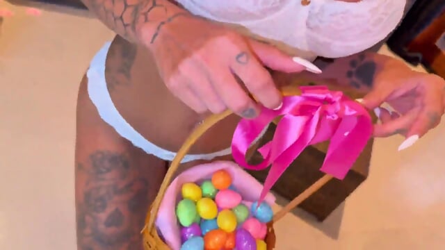 Coelhinha Da PÃ¡scoa Levando Cenourada