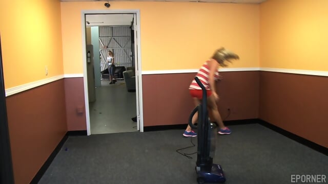 Fantastic Girl Seduced By Mommy