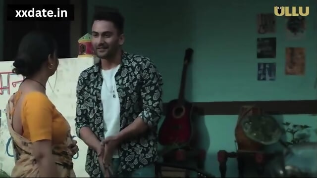 Maami ne lund hillate hue dekha fir sex kiya Hindi