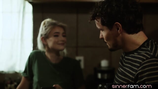 Sinful stepmommy gets pussypounded be4 going to college