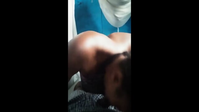 Elle m'a taillÃ© une bonne pipe et aprÃ¨s elle s'est assis sur moi