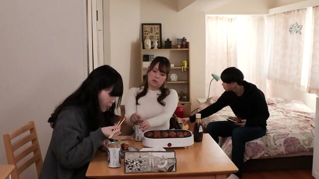 I Was Jokingly Invited To Comfort Each Other With Sex By My Girlfriend's Older Sister Who Is A Married Woman And Has Big Tits. Tsukimi Iori