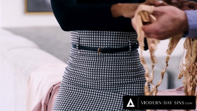 MODERN DAY SINS   Olivia Jayy Joins Ebony Voyeur Nicole Kitt For INTERRACIAL THREESOME! CREAMPIE!