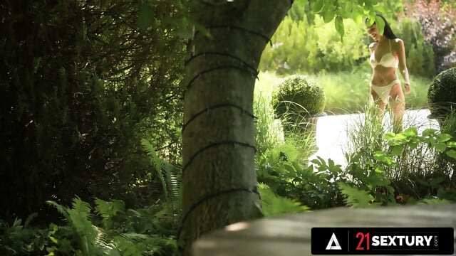 21 SEXTURY - Mystic Beauty Alyssa Bounty Is Excited To Get Fucked In The Ass By Big Dick