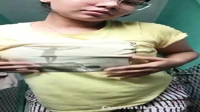 Deshi LiveGirls Desi Girl Showing Big Ass