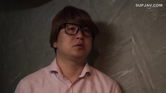 Naughty Mature Lady With Sexy Shape And Big Boobs Have Fun With Younger Next Door Neighbor At Nights U1R1E0RM