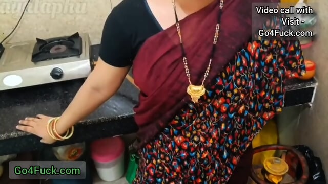 Desi Mami Ji Ko Bhatije Ne bedroom mein le jakar Chudai Kari
