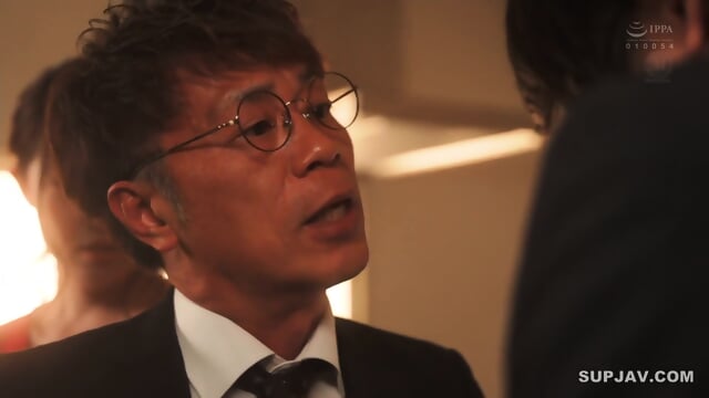 Photoshoot cute wife H turn gangbang