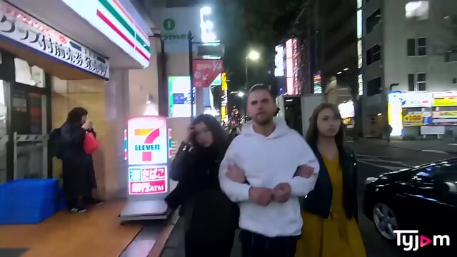 Two Hongkong Escort Fucking Western Dude