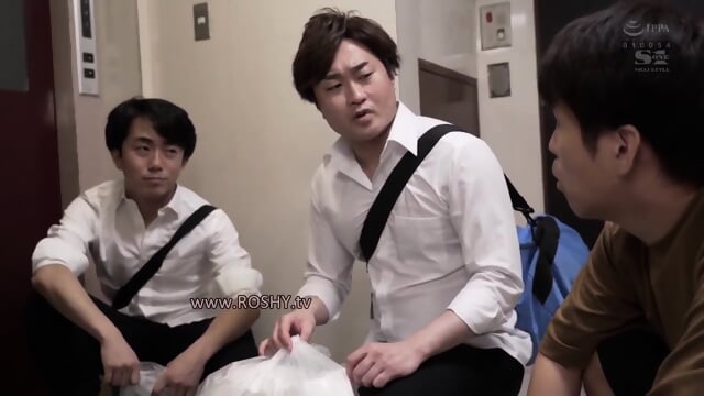 Housewife Walks Around With Her Titties Popping Out Of Her Bra So One Day I Quickie Fucked Her [Decensored]_1