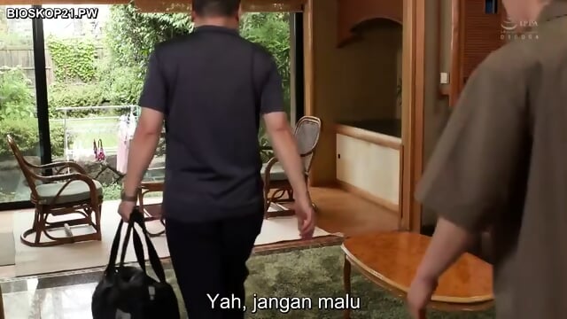 Terjemahan bahasa Indonesia  KAKAK PEREMPUAN MENGGODA ADIK NYA KETIKA LAGI HORNY vidio full bisa di tonton di link ini copykan dan klik https://za.gl/kIT9