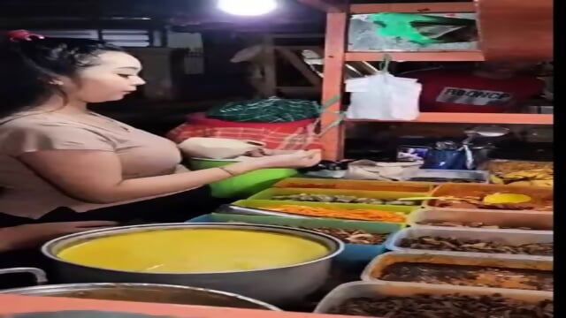 Viral penjual nasi kuning