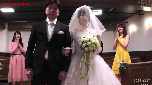 stop watch at ex girlfriend wedding