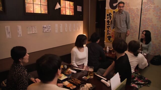 A Young Wife Who Turns Into A Kisser When She Gets Drunk And Secretly Cheats On Her Husband At The Year