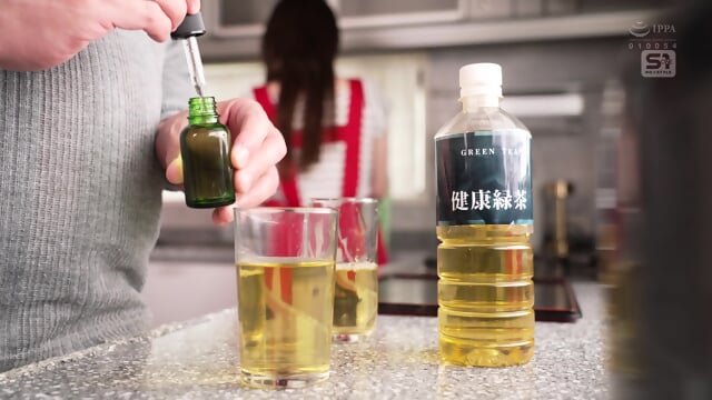 The new wife's female body is allergic to the fire photo, and the saliva and love liquid