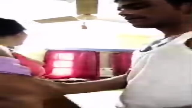 Hot Indian sex MMS video of young boy and sexy aunty