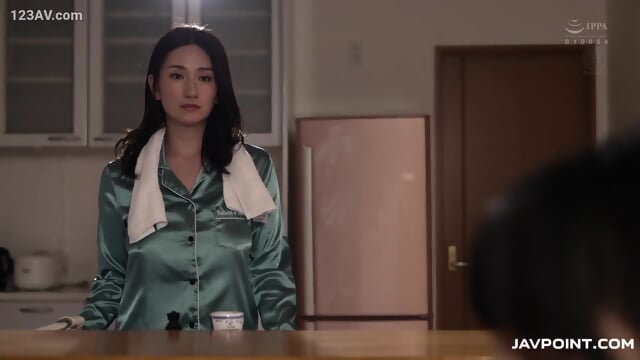 While my wife was pregnant, I was forbidden to even masturbate, so I ended up having inseminated sex with my mother-in-law, Rei, who had come to Tokyo many times... - Rei Kimura