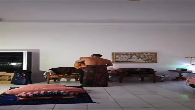 Perselingkuhan dengan pembantu