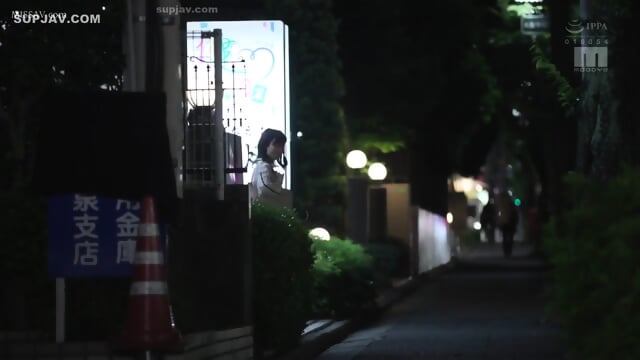 When I missed the last train at the welcome party, a carnivorous new graduate girl whispered, "Would you like to stay at my senior's house?" Eimi Fukada Who Lost Temptation And Had Sex Many Times.