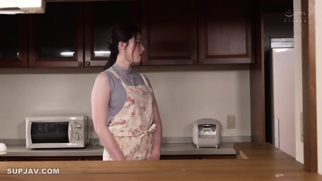 During my wife's pregnancy, I was forbidden to even masturbate, so I had sex with my mother-in-law, Sayuri, who had moved to Tokyo many times... Sayuri Hayama