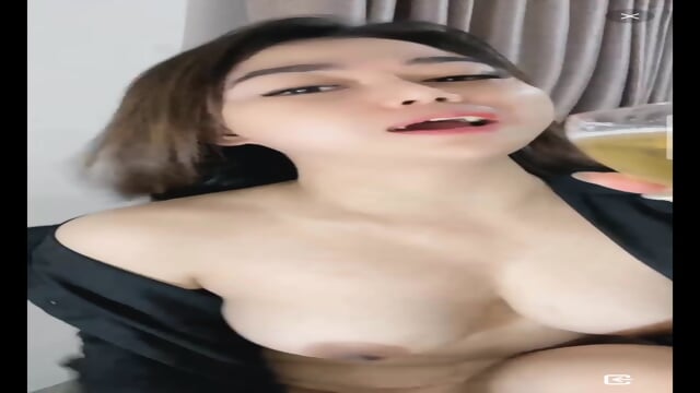 Kak Cici minum kencing lalu lanjut colmek aahh Live Show