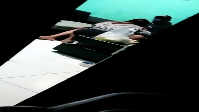 Intip ibu selingkuh dengan kang galon