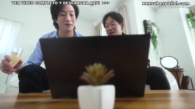 Joven Mujer Casada es Follada por varios Hombres al Frente de su Marido Cornudo NTR Jav Sub EspaÃ±ol