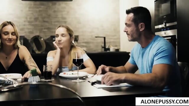 Renato,_Mona_Blue.mmm