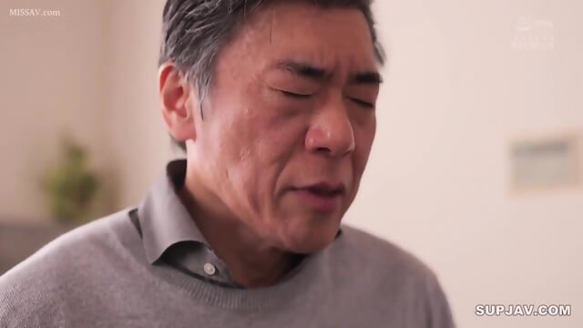 It's been a long time since I've had a creampie, and both my body and my heart are satisfied... For the three days you're away, I'm frustrated and alone with my stepfather. Karen Yuzuriha - Karen Kaede