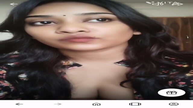 Sweet Innocent Girl Pussy Squirt and Giving Wild Show on Live With Full face