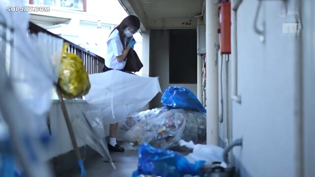 We will dispatch a female student with a habit of vaginal cum shot to the sperm-smelling unequaled father's house that has accumulated sexual desire. Natsu Tojo