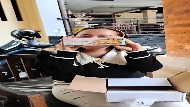 Unboxing Istri Guru Wonotunggal 04