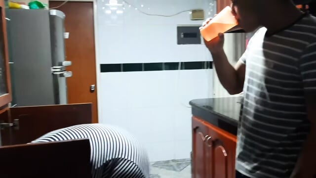 NGENTOT SAMA TANTE KU DI DAPUR