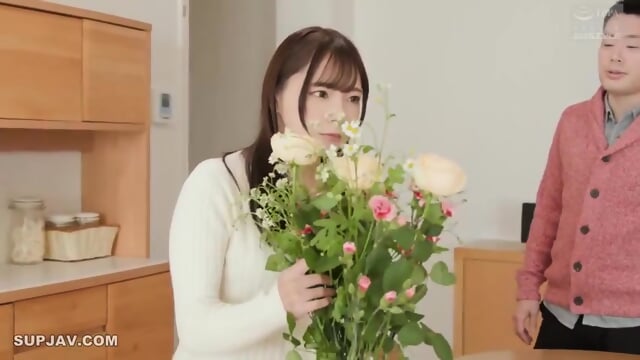 Ichijo husband makes his wife get pilled on by workers