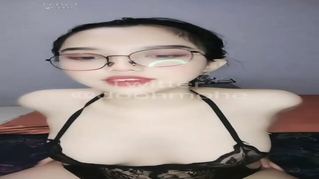 Miss Amel di suruh melayani suami BDSM 4/4