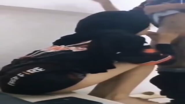 Awek Tudung Pemberani