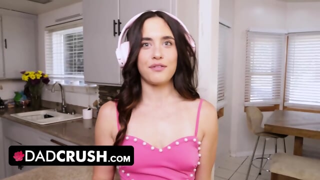 Taylor Swift Ticket Temptation: A Story Of Forbidden Fruit And Familial Favors ð