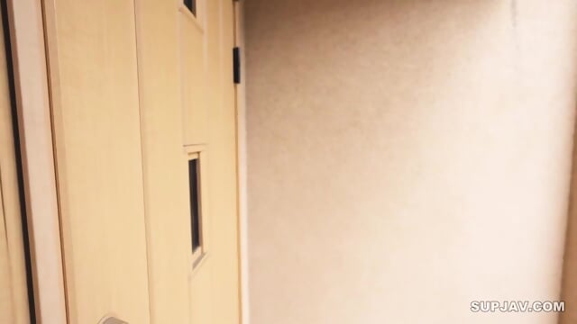 Natsu is my property, you know I moved into a co-ed share house as a security measure, but... my pathetic, mistaken roommate pretended to be my boyfriend and became a controlling stalker..