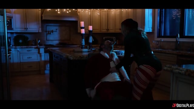 A Christmas Miracle: Santa Dennis Defends Ex's Home From Burglars