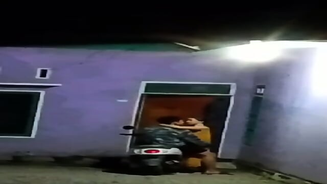 Viral Ngintip tetangga mesum di depan rumah