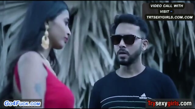 Red Saree Wali New Padosan Bhabhi Ko Hotel room Me Lejakar Chudai Kari Boyfriend Ne